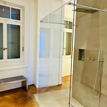 Evasion Front In Apartment *