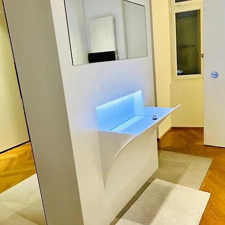 Evasion Front In Apartment *