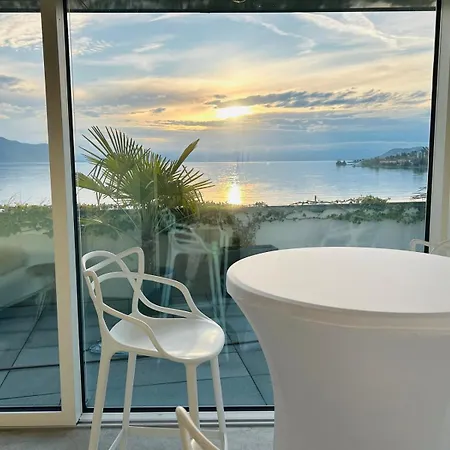 Evasion Front In Montreux